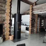 Upea Kelohirsihuvila Rannalla, Myoes Poreamme! Villa Joensuu