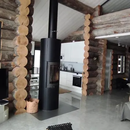 Upea Kelohirsihuvila Rannalla, Myoes Poreamme! Villa Joensuu
