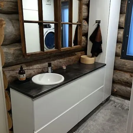 Upea Kelohirsihuvila Rannalla, Myoes Poreamme! Villa *