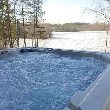 Villa Upea Kelohirsihuvila Rannalla, Myoes Poreamme! *