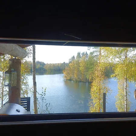 Upea Kelohirsihuvila Rannalla, Myoes Poreamme! Villa