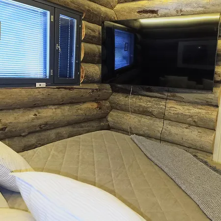 Villa Upea Kelohirsihuvila Rannalla, Myoes Poreamme! *