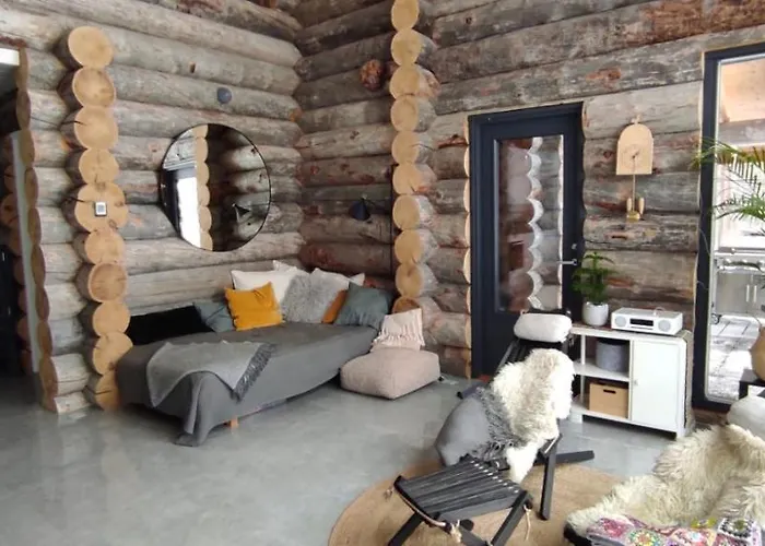 Villa Upea Kelohirsihuvila Rannalla, Myoes Poreamme!