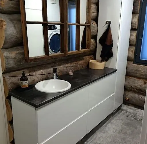 Upea Kelohirsihuvila Rannalla, Myoes Poreamme! Villa *