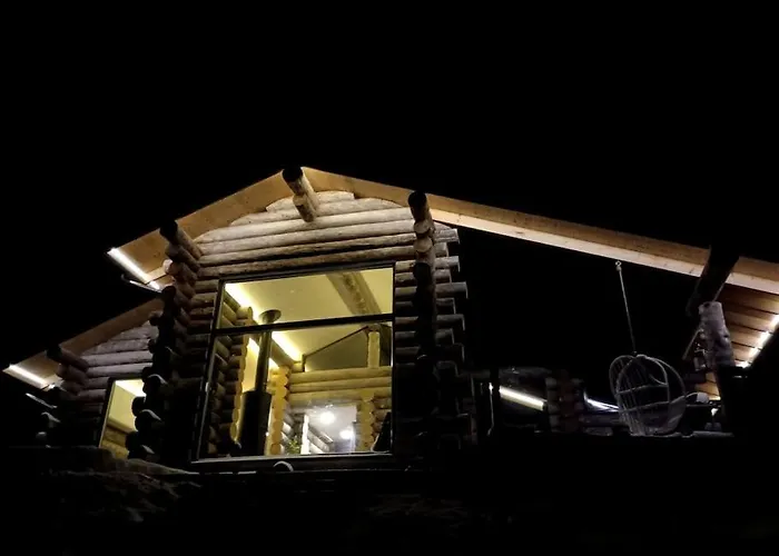 Upea Kelohirsihuvila Rannalla, Myoes Poreamme! Villa *