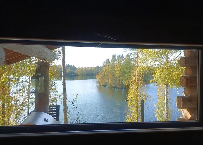 Upea Kelohirsihuvila Rannalla, Myoes Poreamme! Villa